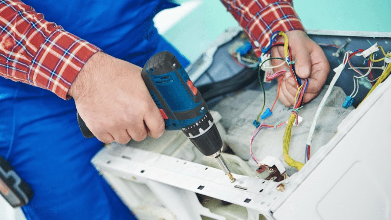 Saruhanlı Eminçelik Eminçelik çamaşır makinesi kart tamiri – Su almama arızası orijinal parça ile giderildi. - Teknik servis örneği